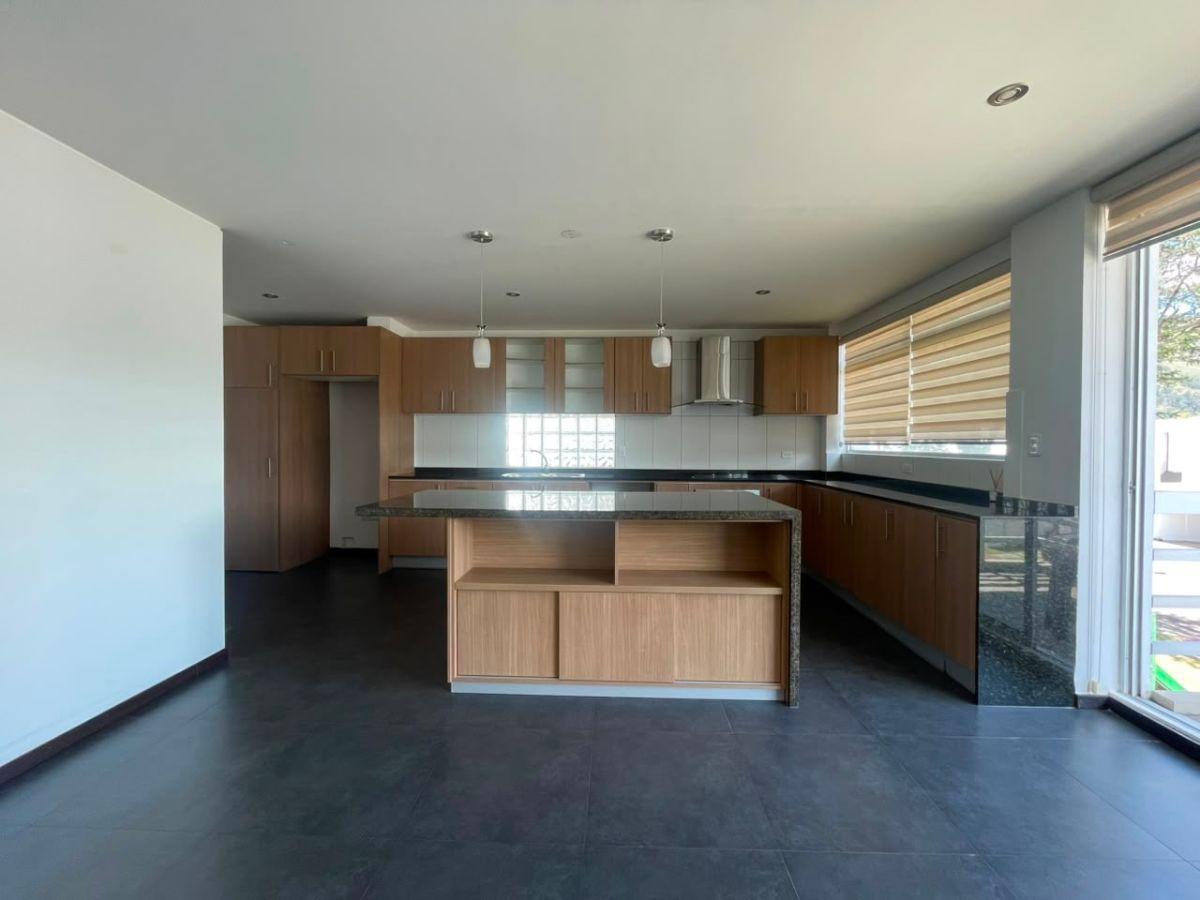 Precioso Duplex de Venta Excelente Ubicación y Seguridad. 2 Dorm. y Estar. Provincia de Pichincha — imagen 3