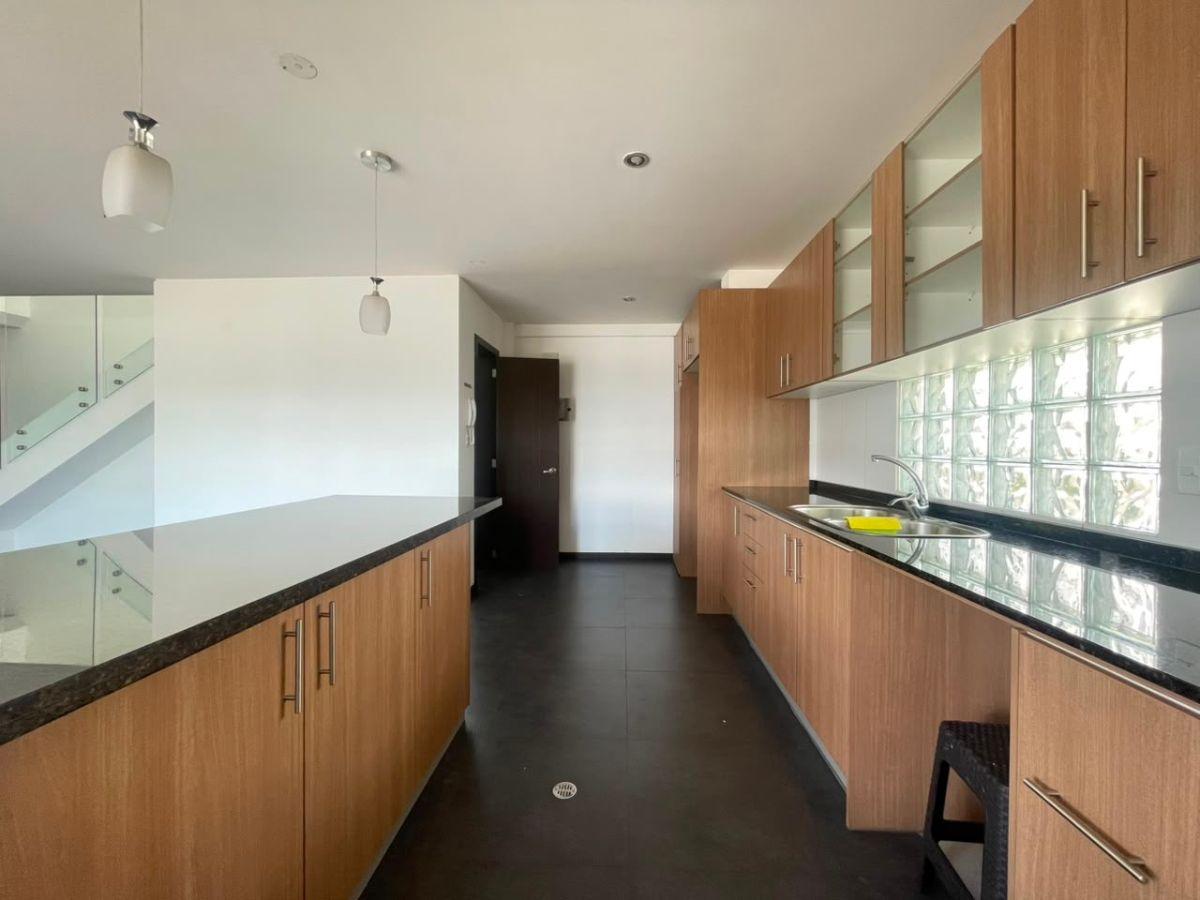 Precioso Duplex de Venta Excelente Ubicación y Seguridad. 2 Dorm. y Estar. Provincia de Pichincha — imagen 2