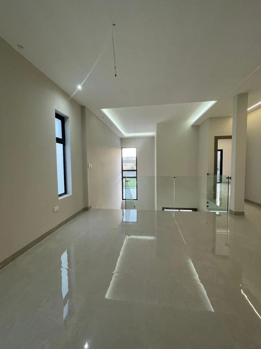 Vendo Casa de Estreno en Urb. El Condado Vicollinci, Guayas — imagen 10