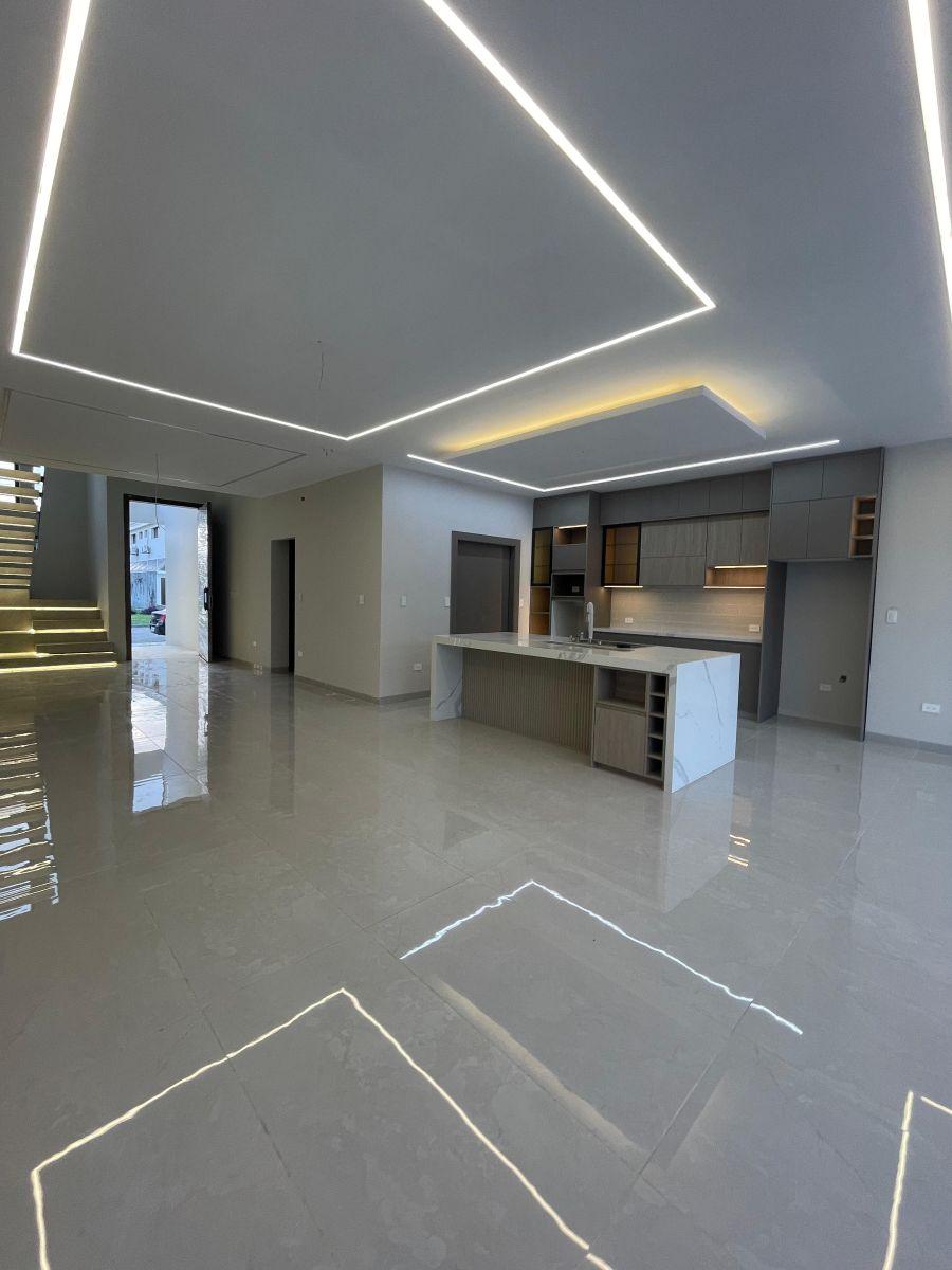 Vendo Casa de Estreno en Urb. El Condado Vicollinci, Guayas — imagen 6