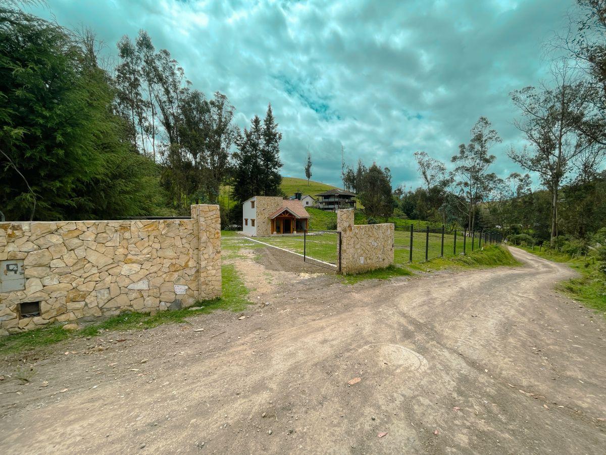 Casa Nueva Estilo Rústico en Tutupali, Azuay — imagen 9