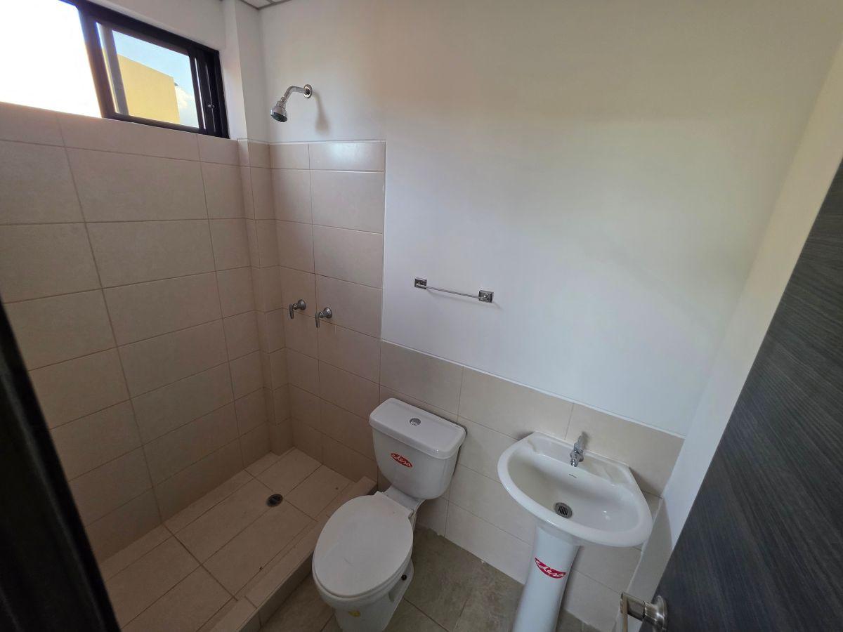 Casa en Venta 3 Dorm. – Etapa Oro, La Joya - Sector Av Leon Febres Cordero - Cantón Daule, Guayas — imagen 5