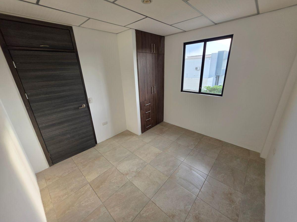 Casa en Venta 3 Dorm. – Etapa Oro, La Joya - Sector Av Leon Febres Cordero - Cantón Daule, Guayas — imagen 4
