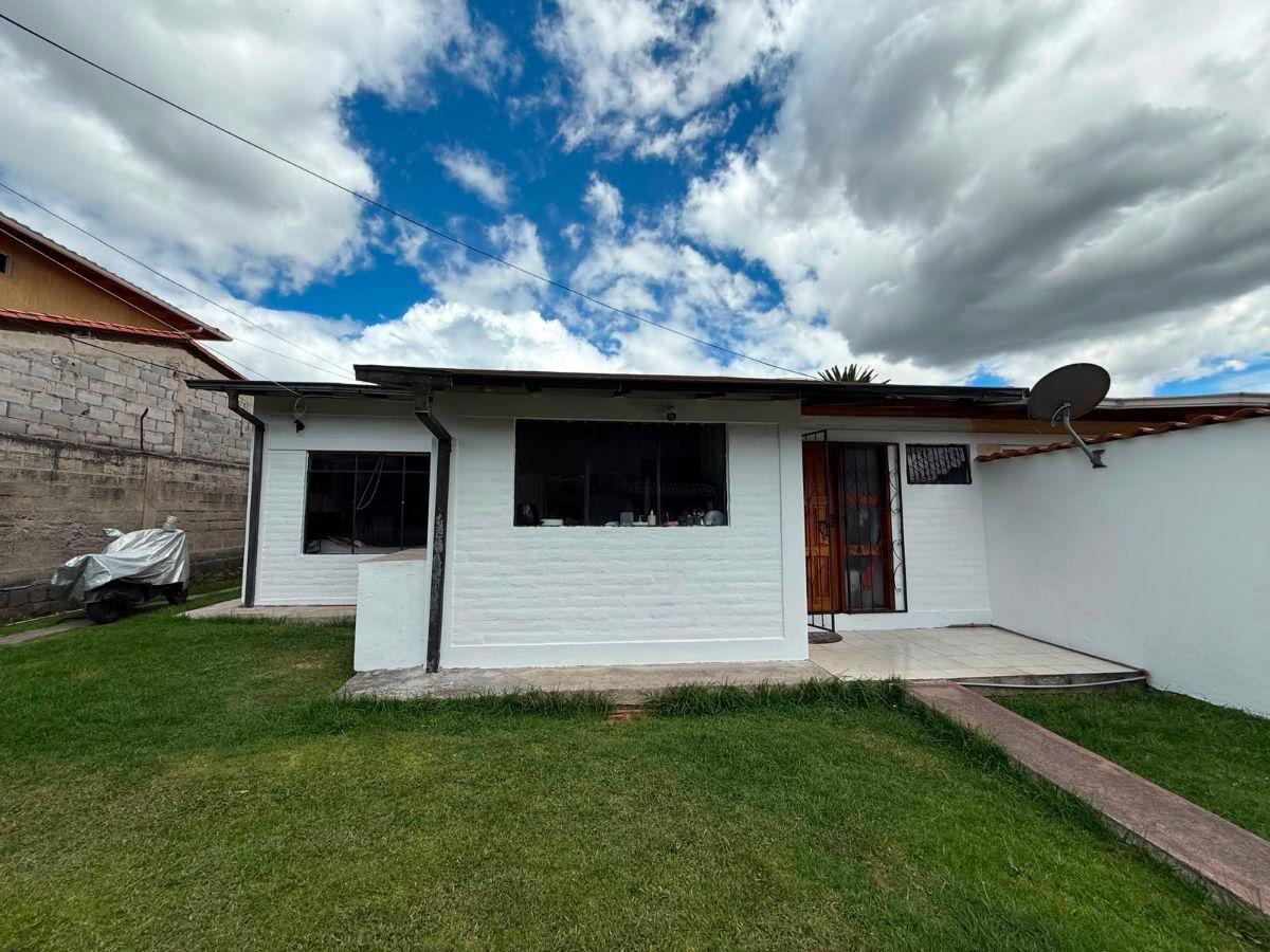Casa a un Solo Andar de 128 m² y 500 m² de Jardín en Venta en Club Los Chillos - Sangolquí — imagen 9