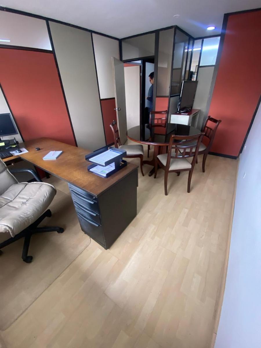 En Venta Oficina Amoblada en Zona Estratégica de La Ciudad — imagen 5