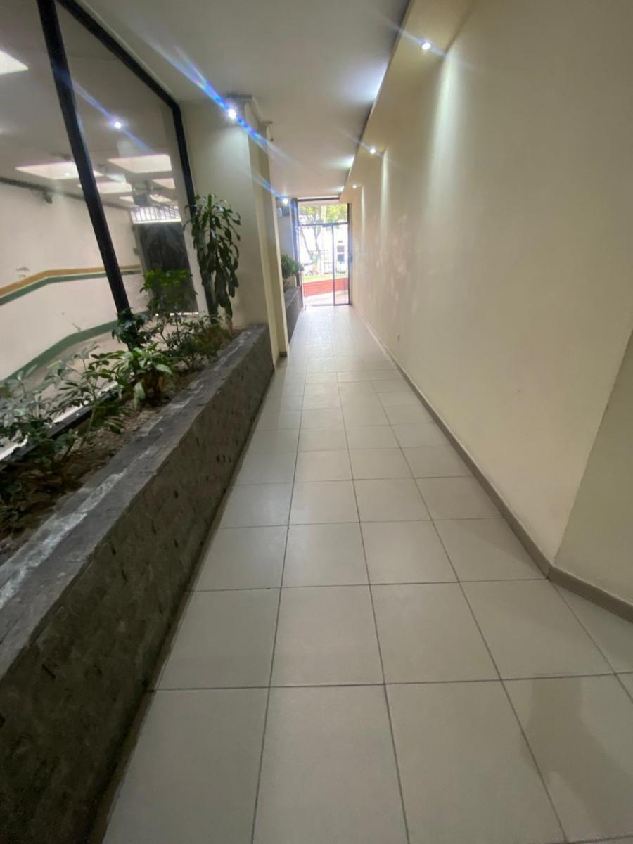 En Venta Oficina Amoblada en Zona Estratégica de La Ciudad — imagen 3