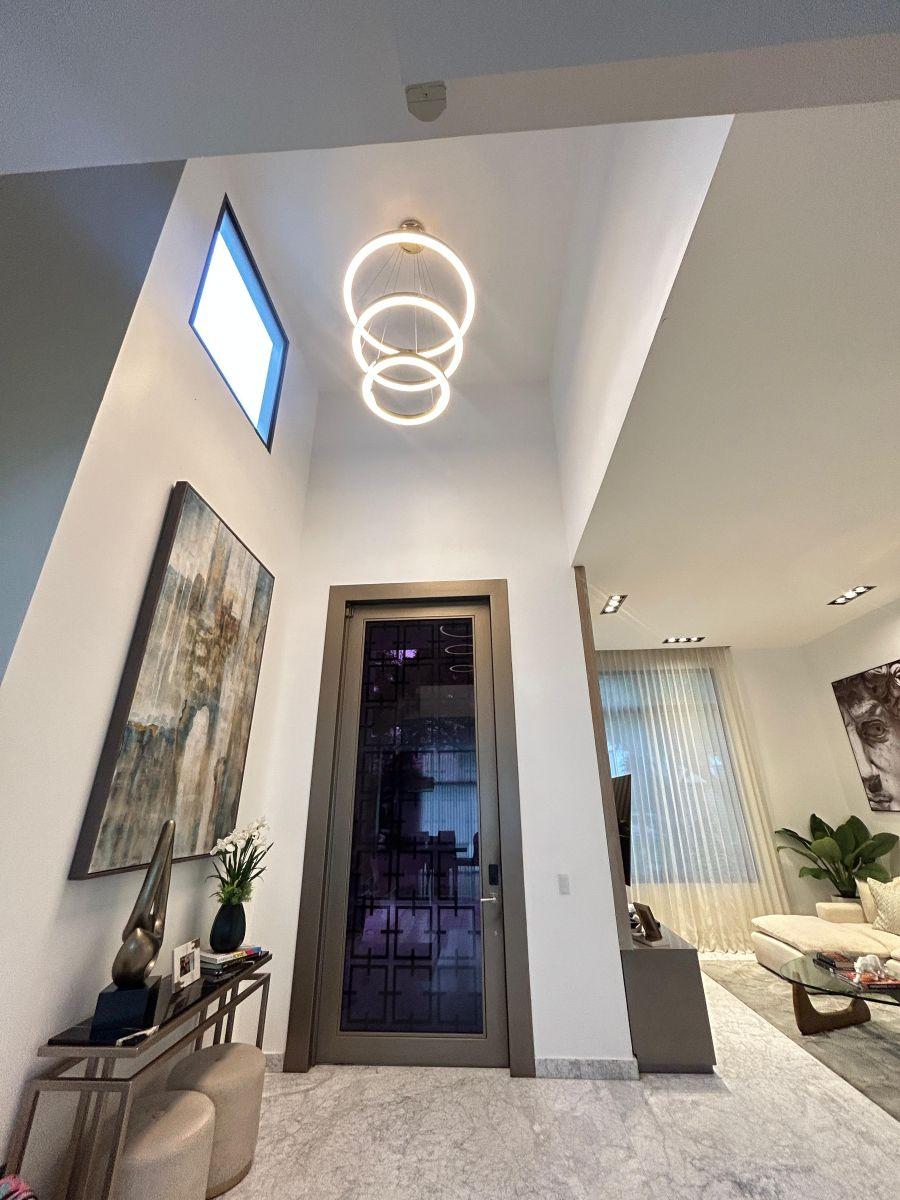Vendo Hermosa y Lujosa Casa en Samborondon, Ribera del Batan, Dormitorio Master en Planta Baja, Guayas — imagen 5