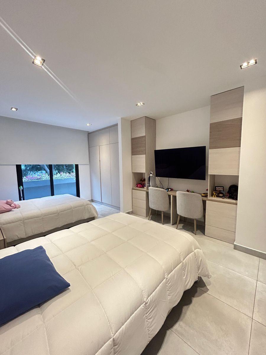 Vendo Hermosa y Lujosa Casa en Samborondon, Ribera del Batan, Dormitorio Master en Planta Baja, Guayas — imagen 2