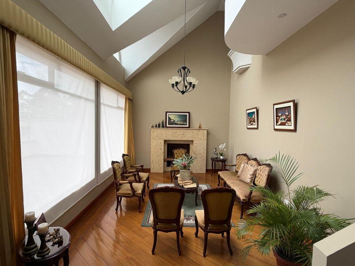 Vendo Casa - Sector El Condado con Jardín Amplio, Balcón y Pérgola — imagen 10
