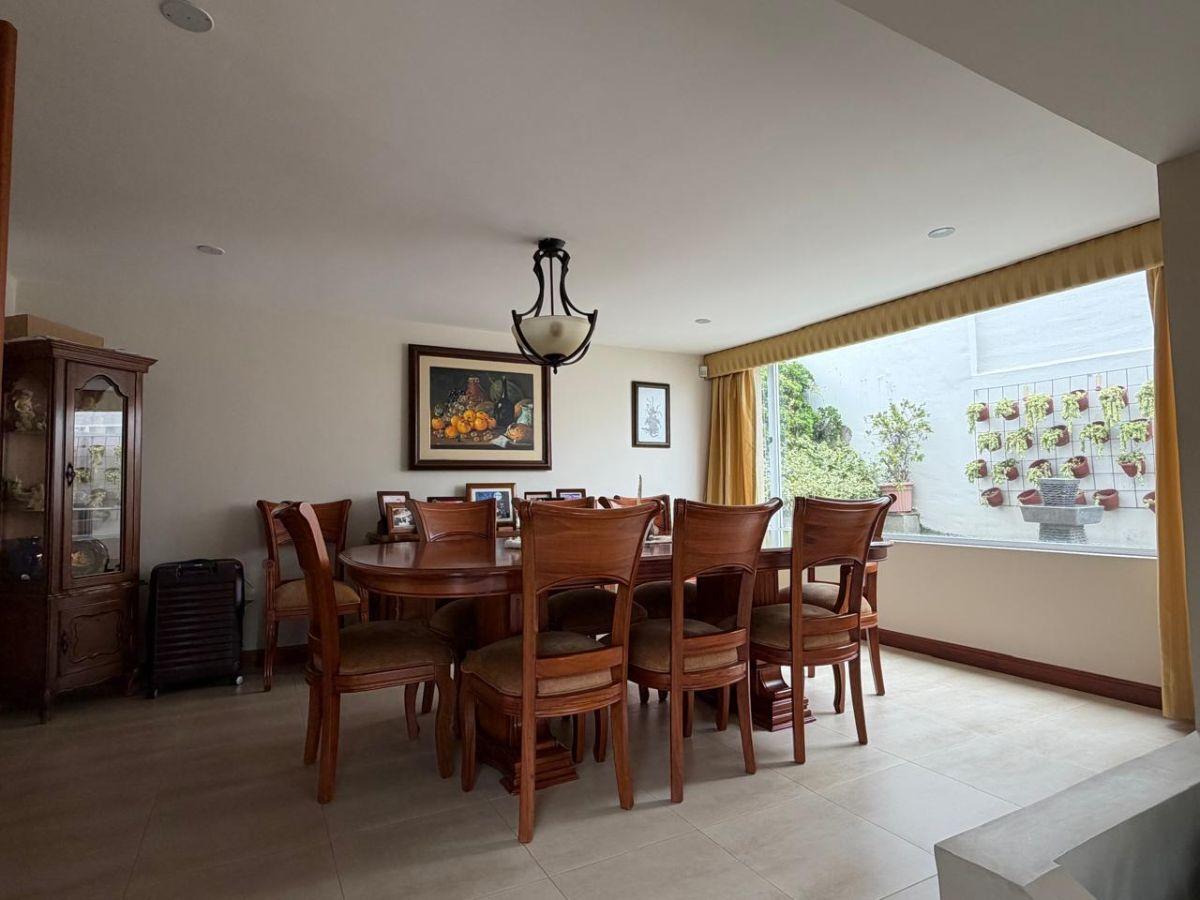 Vendo Casa - Sector El Condado con Jardín Amplio, Balcón y Pérgola — imagen 8