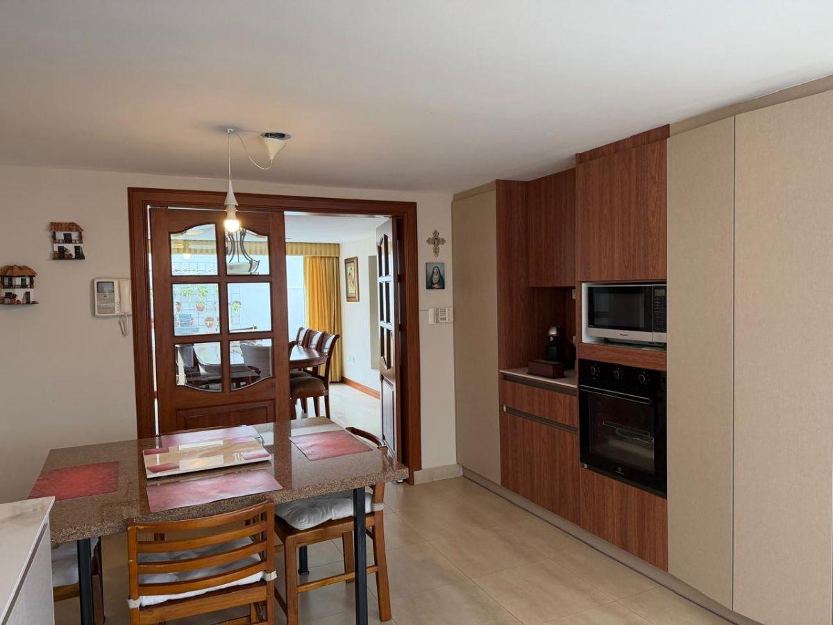 Vendo Casa - Sector El Condado con Jardín Amplio, Balcón y Pérgola — imagen 5