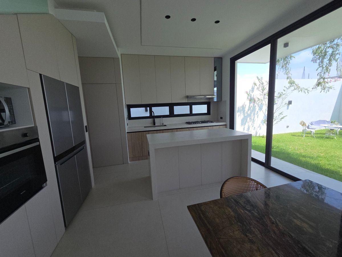 Hermosa y Moderna Casa de 3 Dorm. Doble Altura con Acabados de Lujo, Guayas — imagen 3
