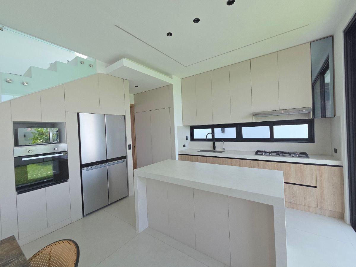 Hermosa y Moderna Casa de 3 Dorm. Doble Altura con Acabados de Lujo, Guayas — imagen 2