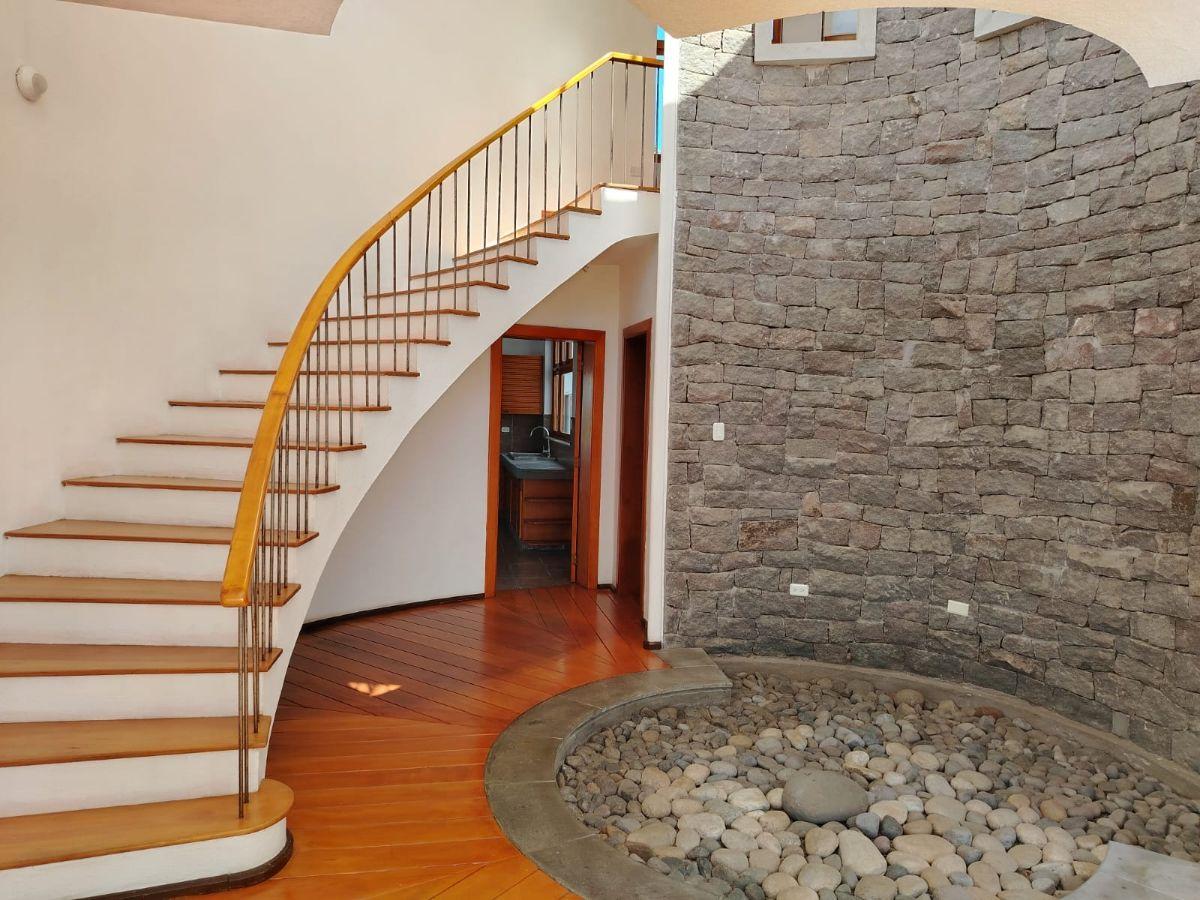 Casa en Venta con Suite Independiente Nayon | 440 m² Habitables, y 1.200 m² Area Verde — imagen 3
