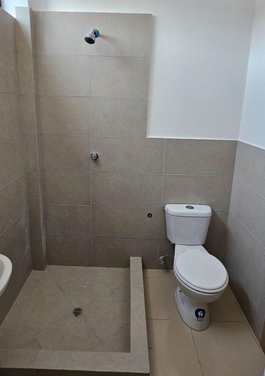 Se Vende Casa de Estreno en Villas del Rey - V. Gil, Guayas — imagen 2