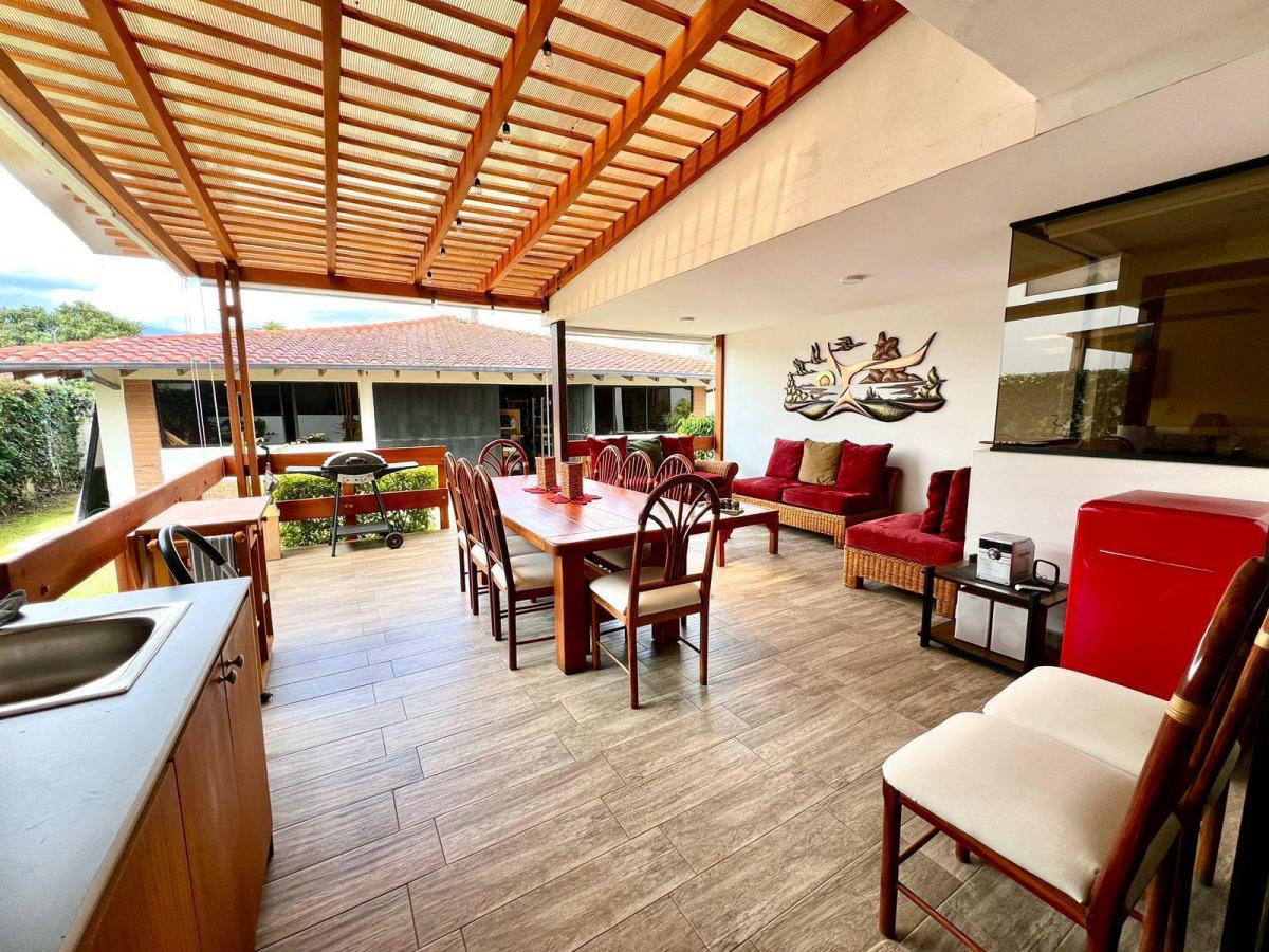Mv - Sector Tumbaco, en Venta de Oportunidad por Viaje, Dpto 2d 300,85 m², Una Sola Planta — imagen 9