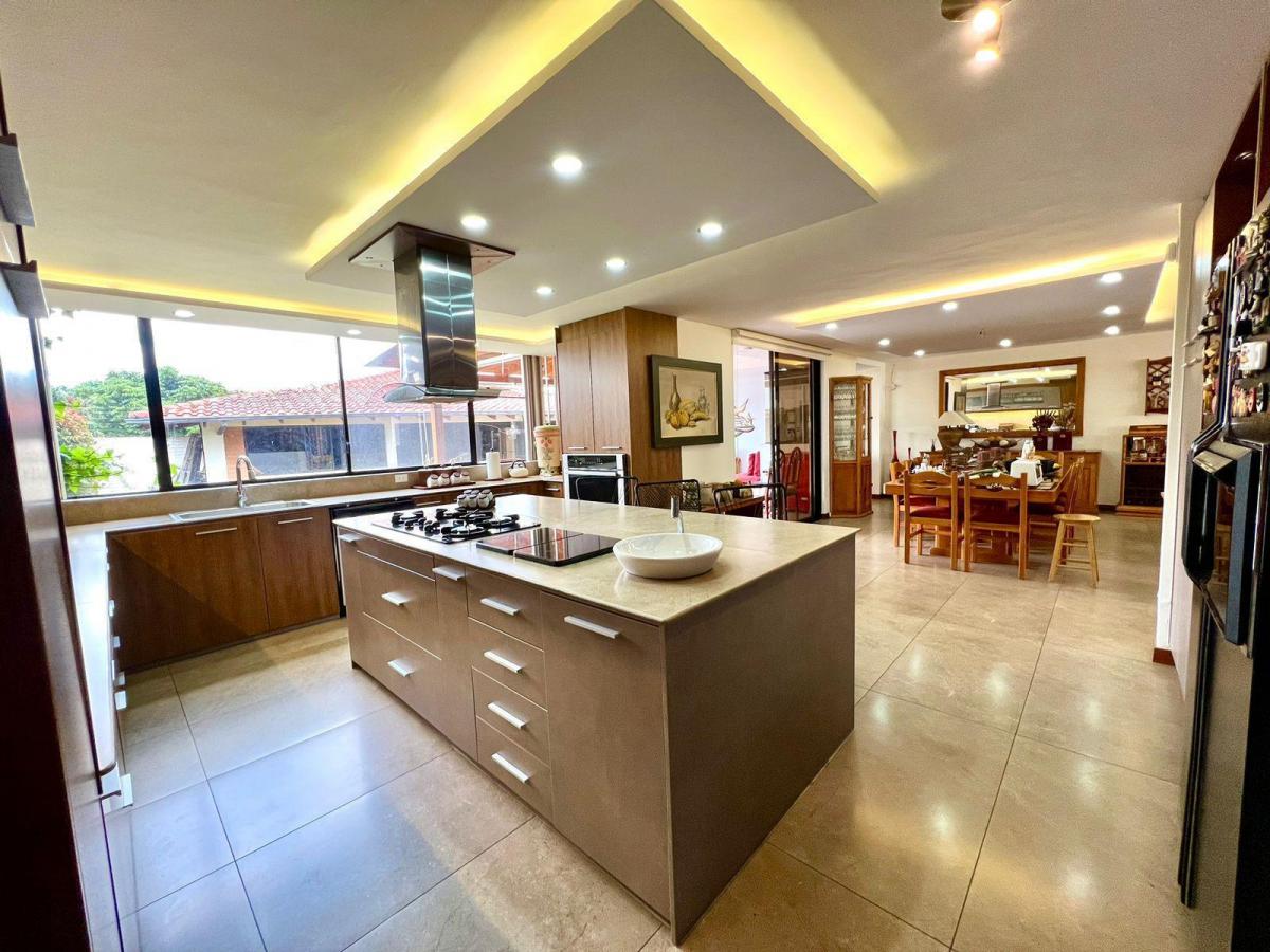 Mv - Sector Tumbaco, en Venta de Oportunidad por Viaje, Dpto 2d 300,85 m², Una Sola Planta — imagen 7