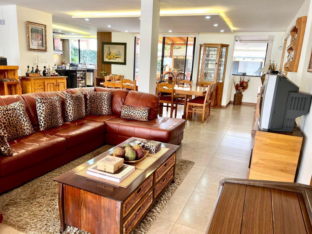 Mv - Sector Tumbaco, en Venta de Oportunidad por Viaje, Dpto 2d 300,85 m², Una Sola Planta — imagen 5