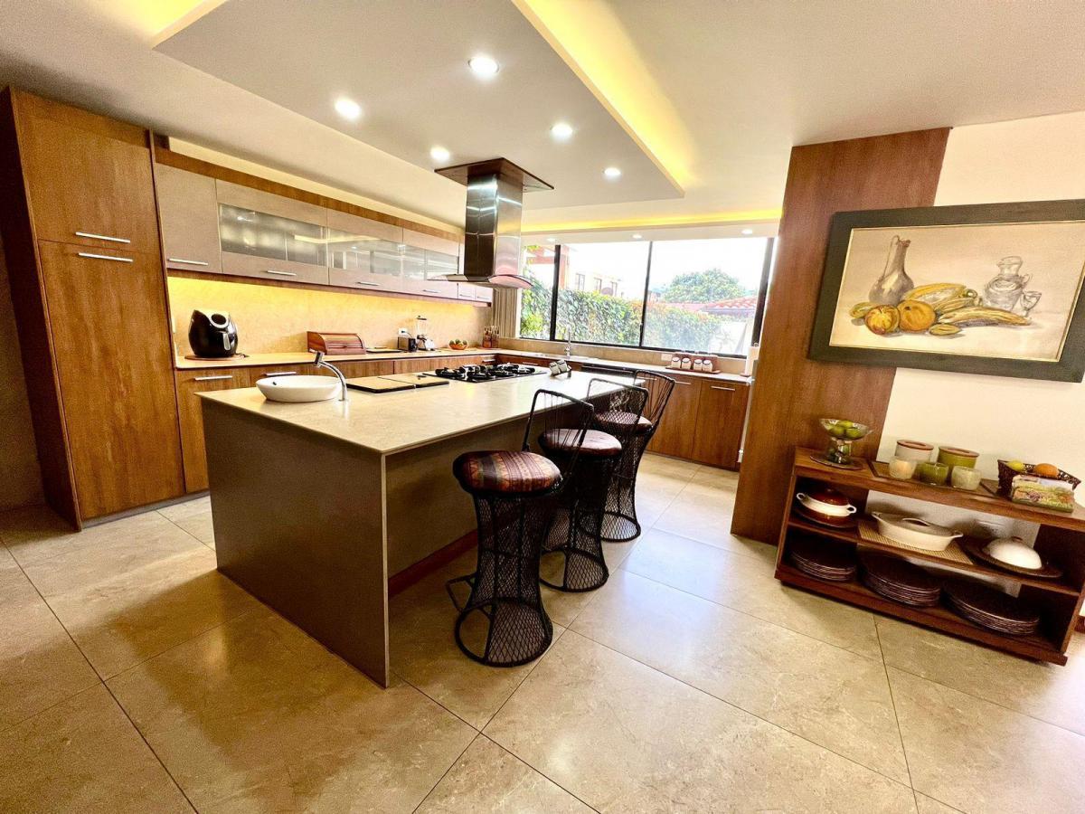 Mv - Sector Tumbaco, en Venta de Oportunidad por Viaje, Dpto 2d 300,85 m², Una Sola Planta — imagen 2