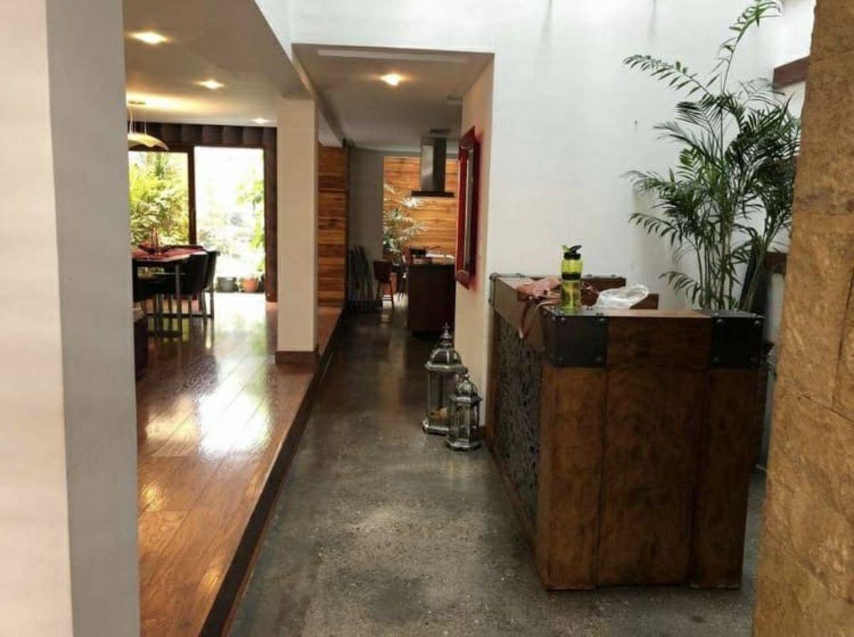 Hermosa Casa en Venta Excelente Ubicación Urbanización Río Sol, Azuay — imagen 7