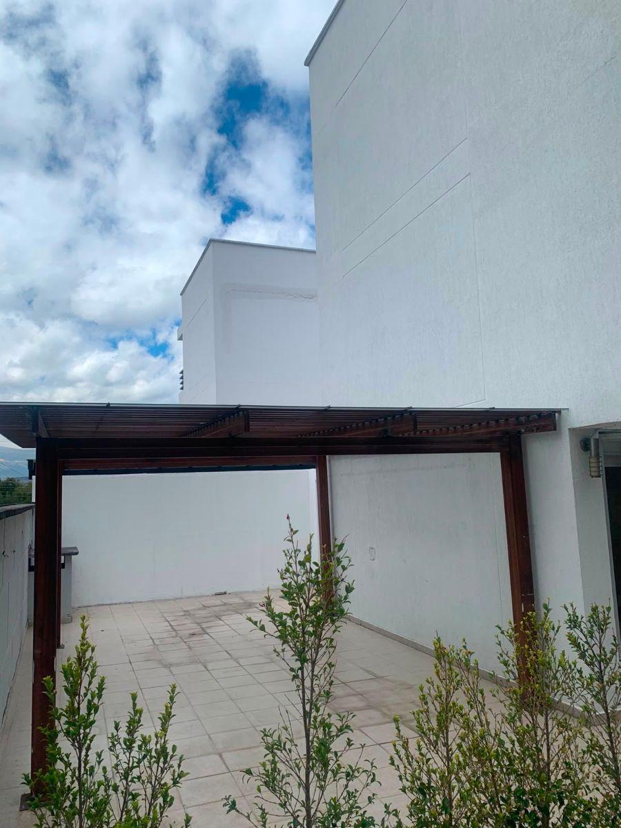 Vendo Hermoso Departamento en Cumbaya — imagen 10