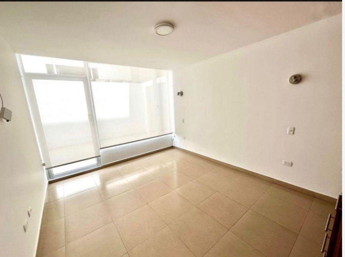 Vendo Hermoso Departamento en Cumbaya — imagen 9