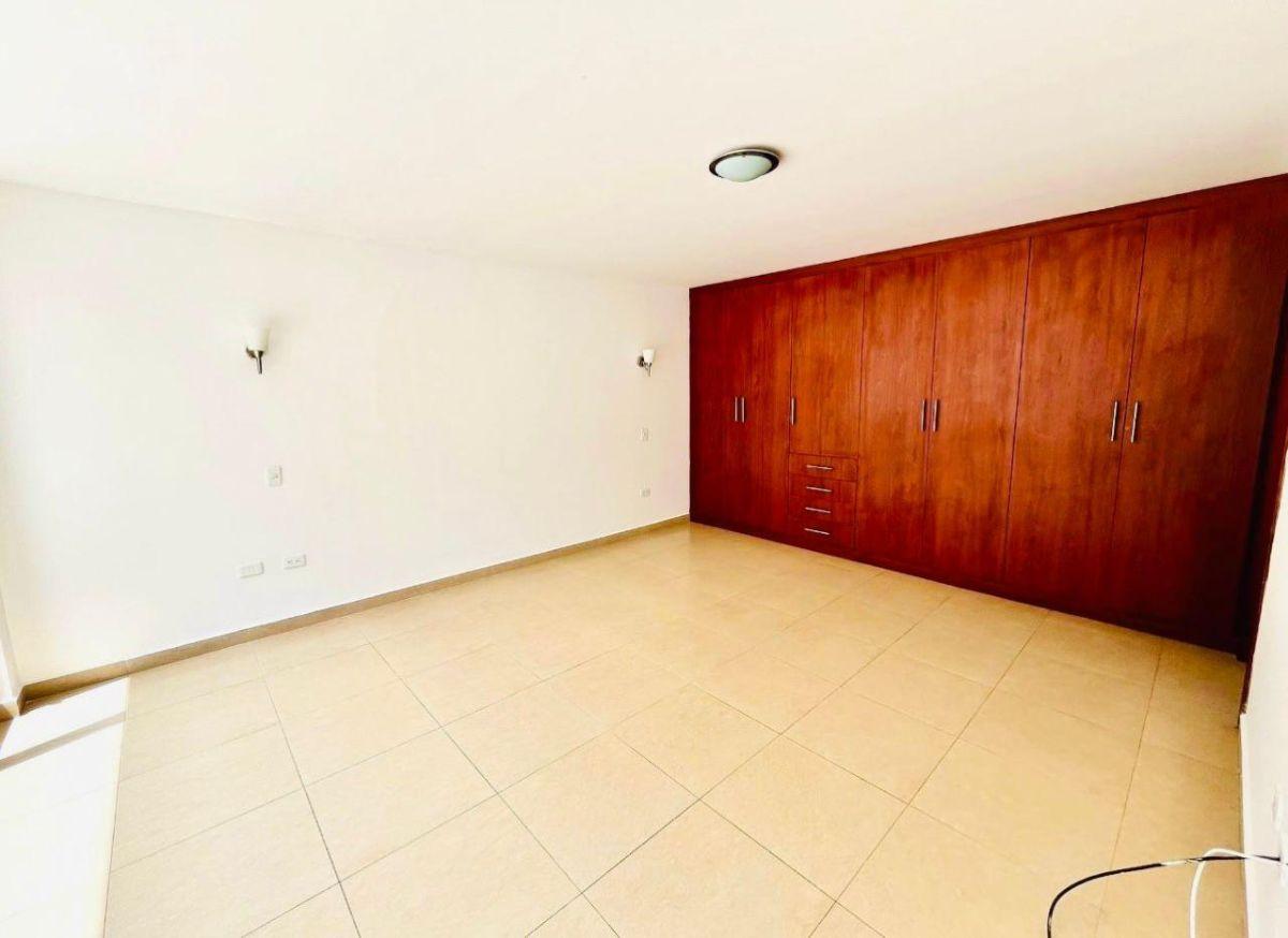 Vendo Hermoso Departamento en Cumbaya — imagen 2