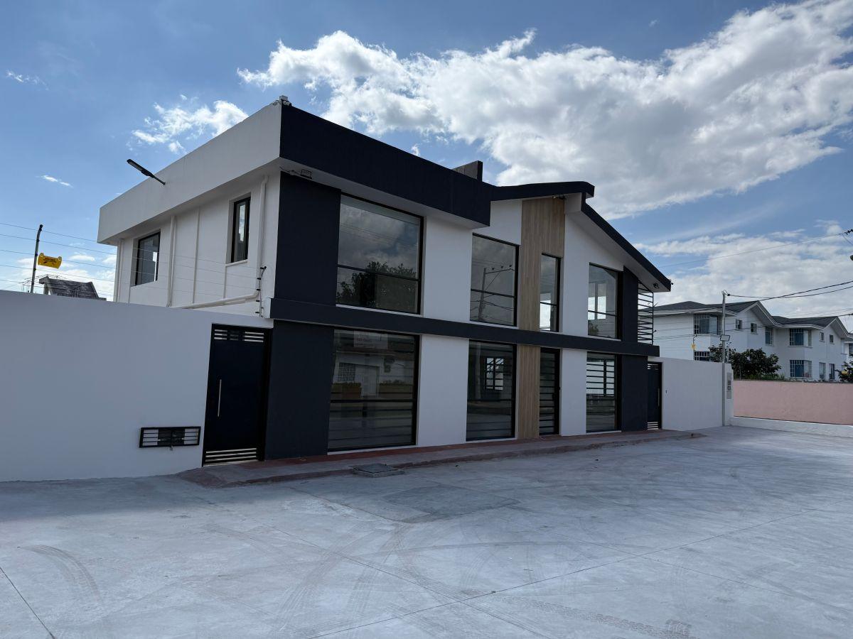 Vendo Propiedad Comercial en Tumbaco Remodelada a Una Cuadra del Banco del Pichincha — imagen 7
