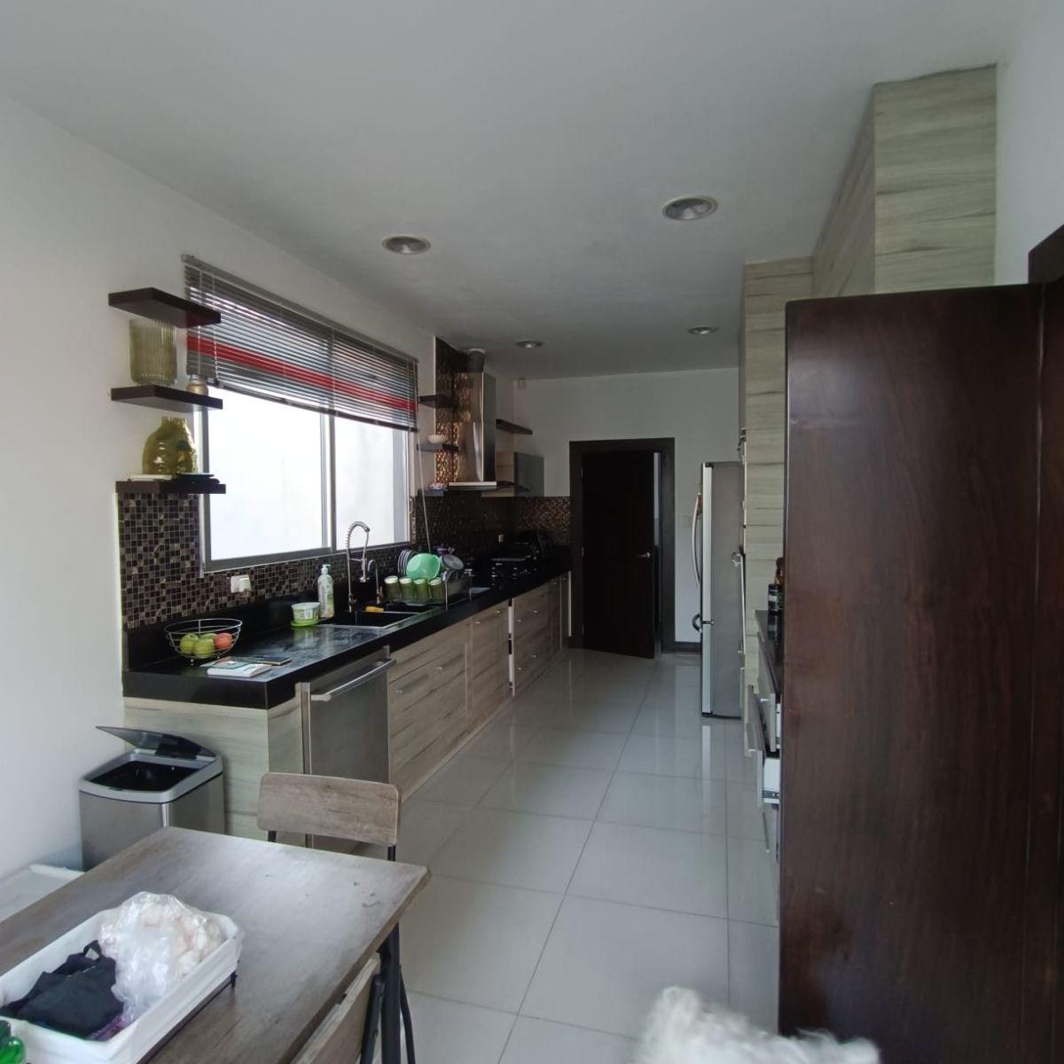 Casa de 4 Dorm. en Urb. Laguna del Sol, Guayas — imagen 4