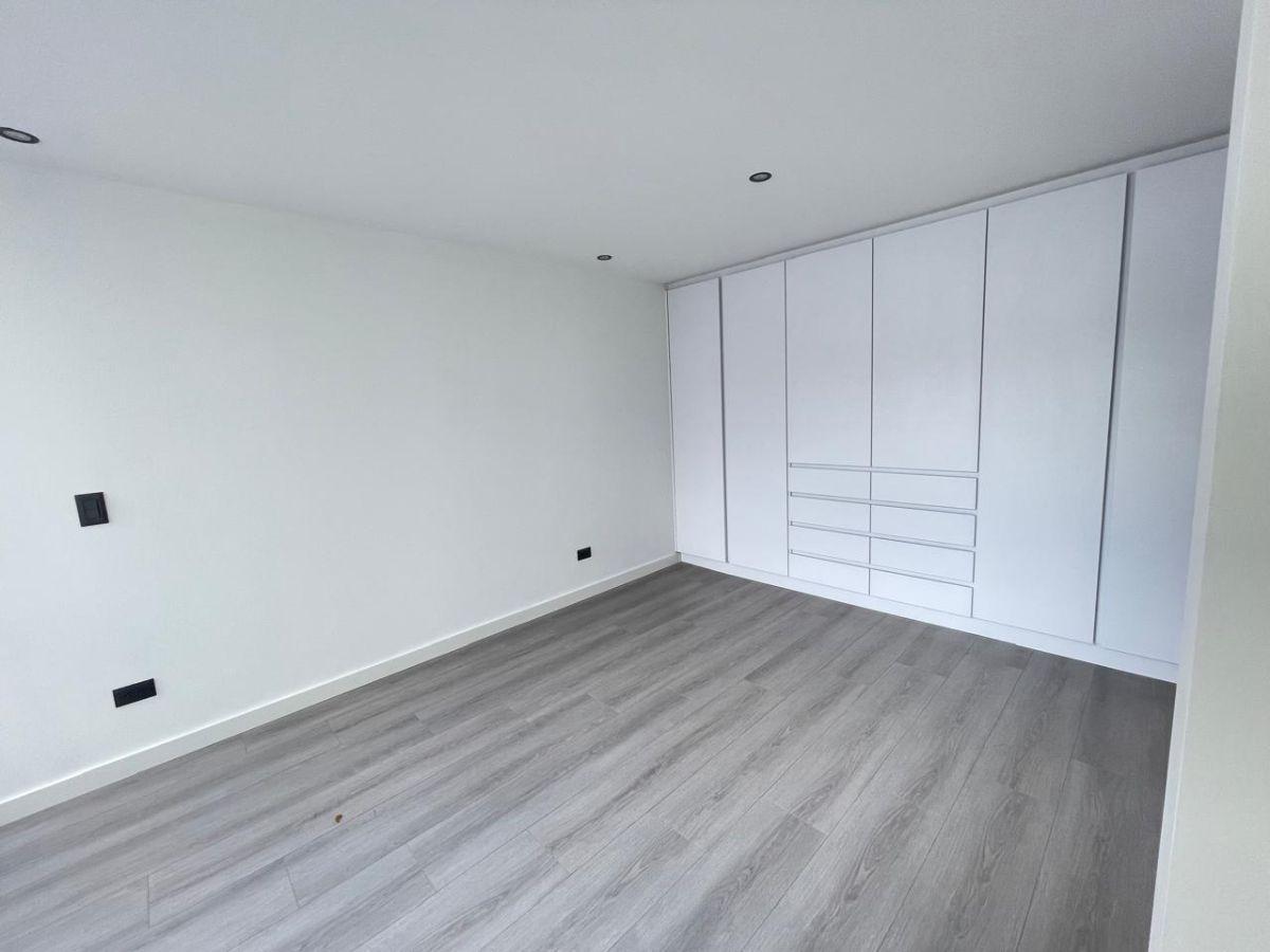 Departamento de Venta en El Sector El Batán de 115 m Mas Patio Privado — imagen 2