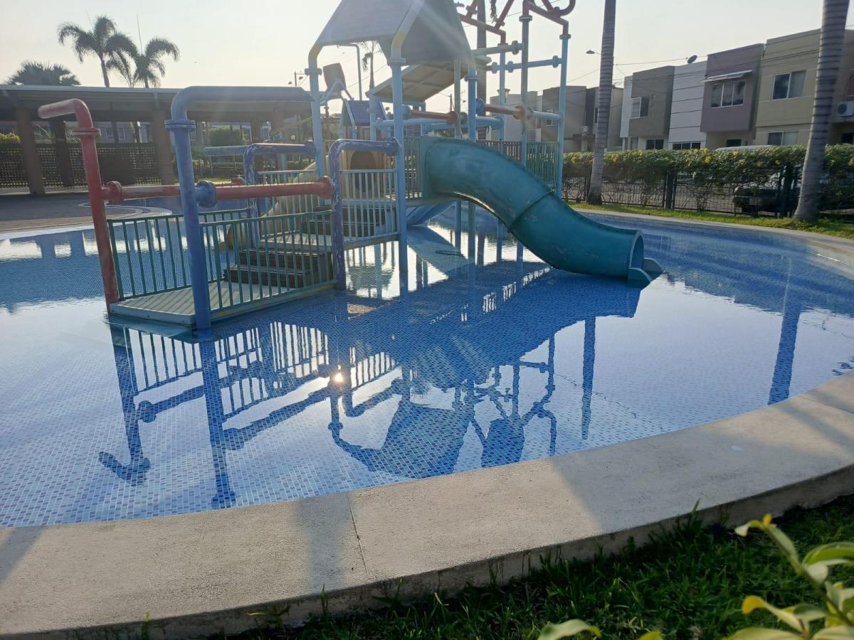 Casa en Venta en Urbanización Castilla Vía Samborondón con 3 Dorm. y Áreas Sociales, Guayas — imagen 5