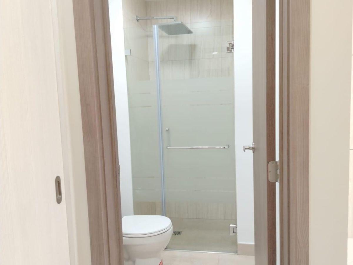 12. - Vendo Departamento en Pacific Plaza - Centro Empresarial Colón, Guayas — imagen 2