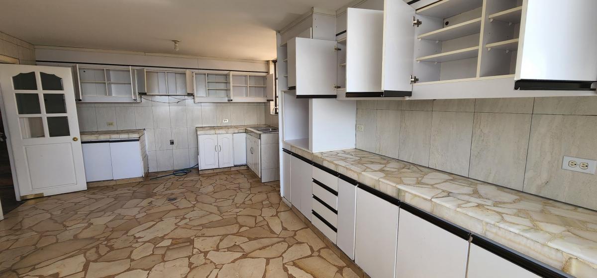 Venta de Casa 5 Dorm. El Pinar Bajo Independiente 469 m Areas Verdes — imagen 2