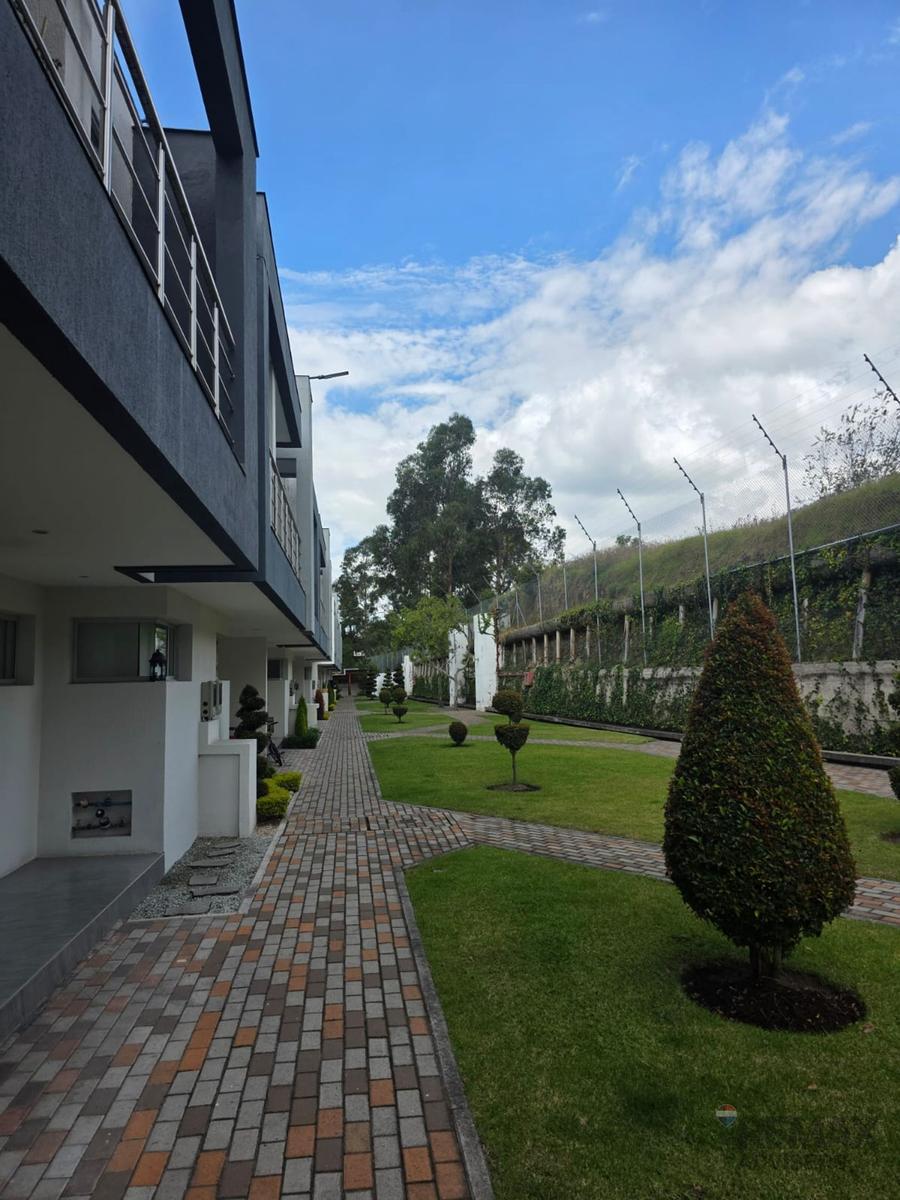 Venta Casa en Vista Colina, San Juan de Cumbayá, Quito, Ecuador — imagen 10
