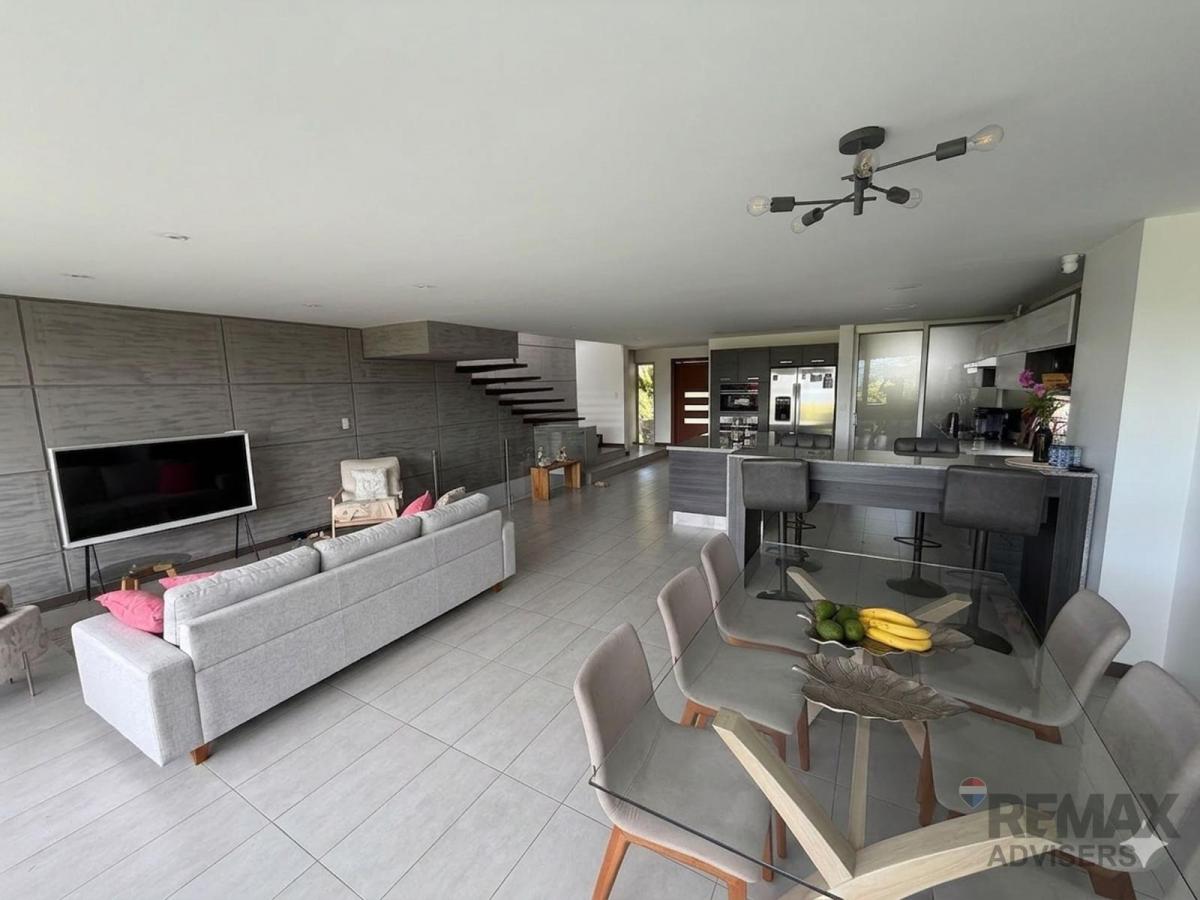Venta Casa en Vista Colina, San Juan de Cumbayá, Quito, Ecuador — imagen 7