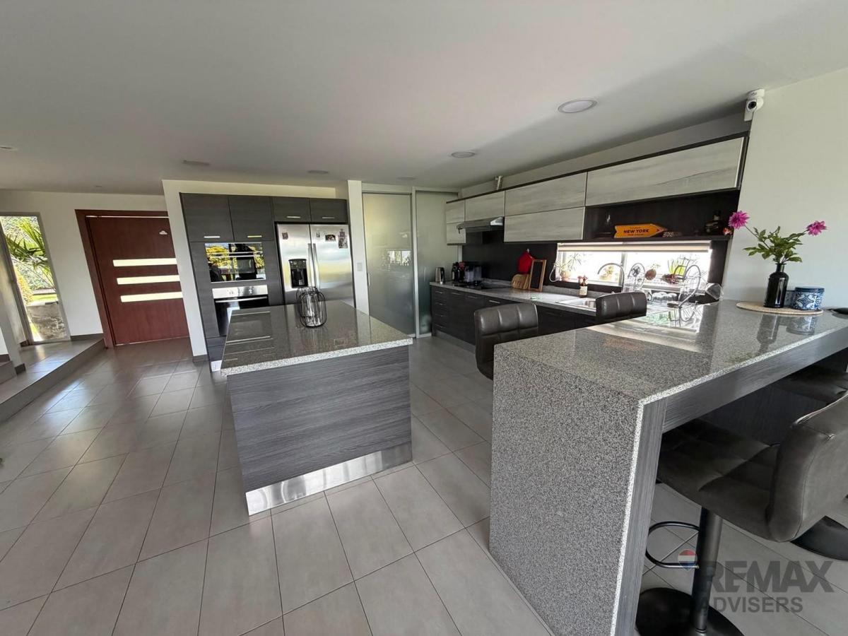 Venta Casa en Vista Colina, San Juan de Cumbayá, Quito, Ecuador — imagen 6