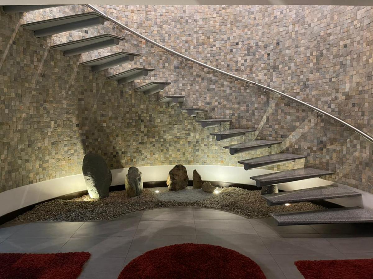 Renta Amplia Casa con Jardín - Lumbisí Cumbayá — imagen 9