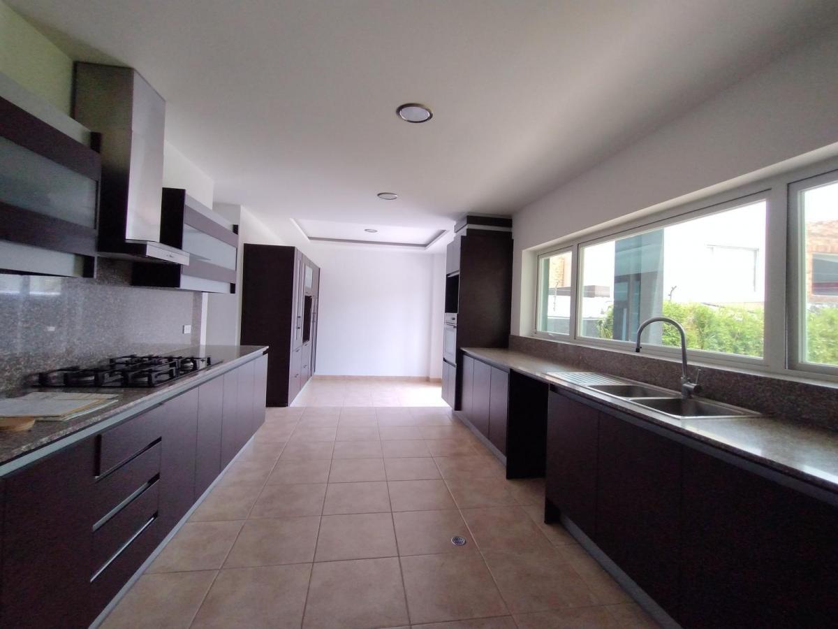 Renta Amplia Casa con Jardín - Lumbisí Cumbayá — imagen 3