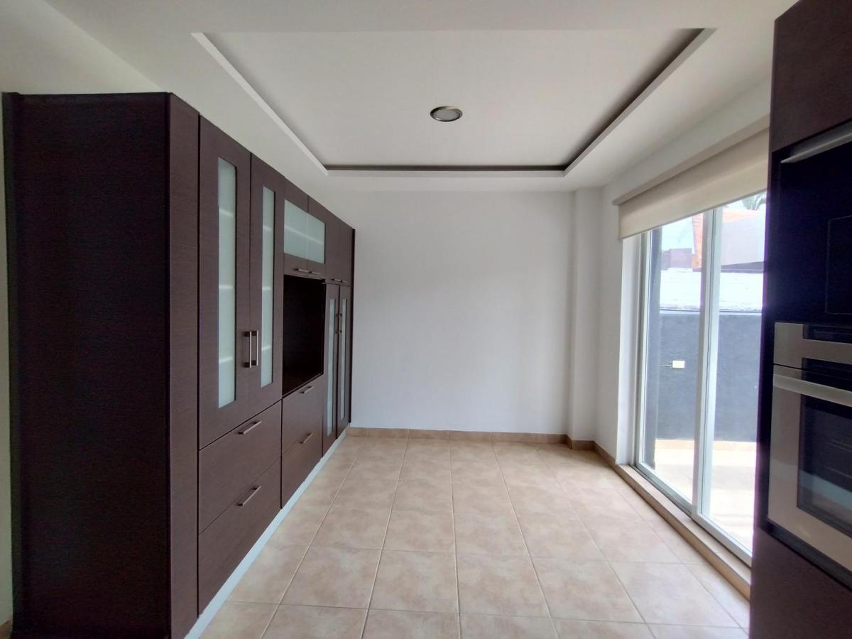 Renta Amplia Casa con Jardín - Lumbisí Cumbayá — imagen 2