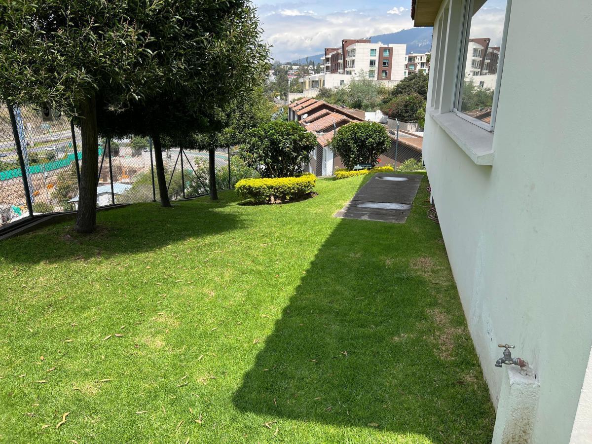 Cumbaya Casa de Venta en Conjunto — imagen 2