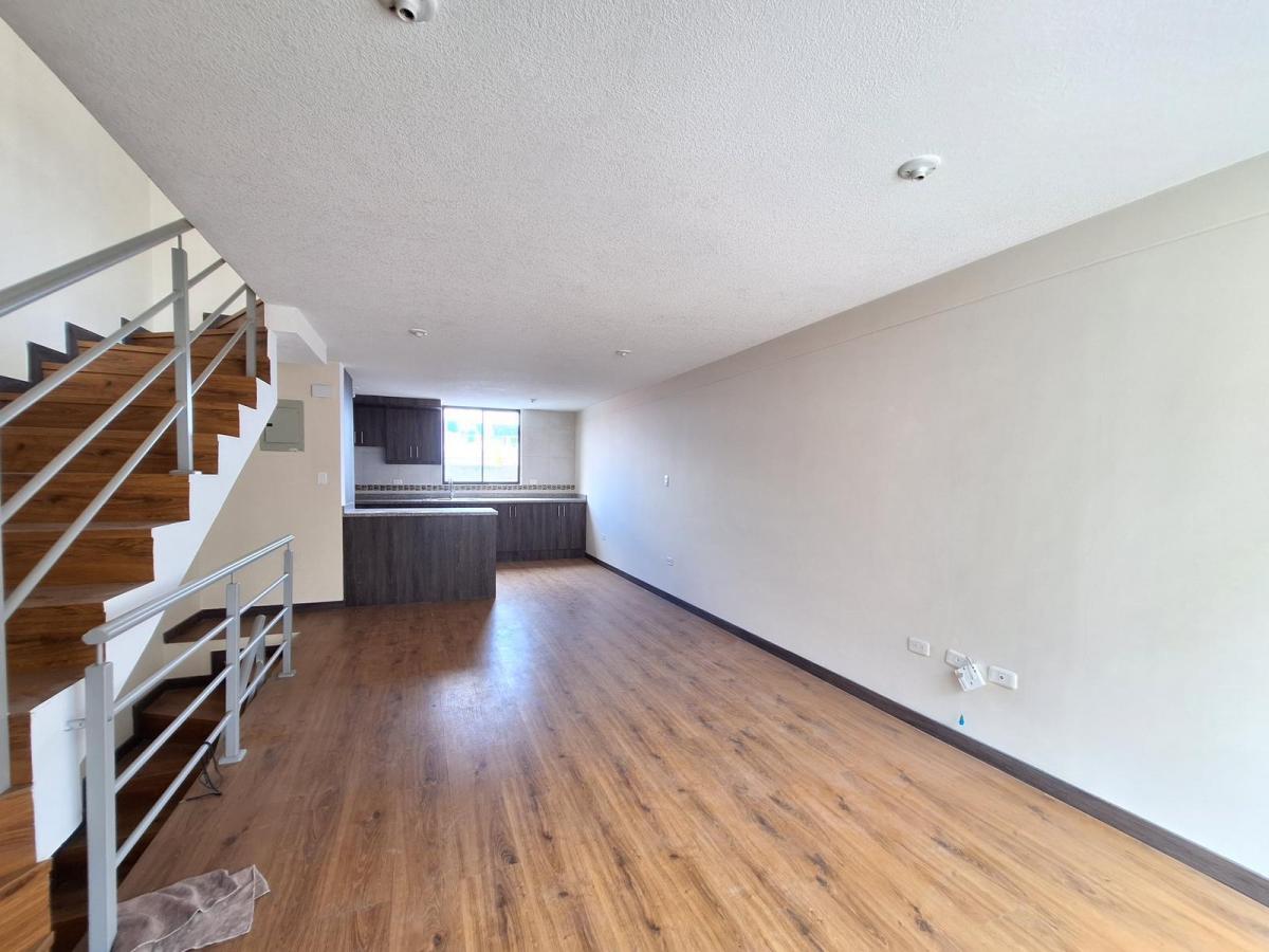 En Venta Amplia Casa, 4 Habitaciones, Basement, Terraza, 2 Parqueaderos, San Isidro del Inca — imagen 10