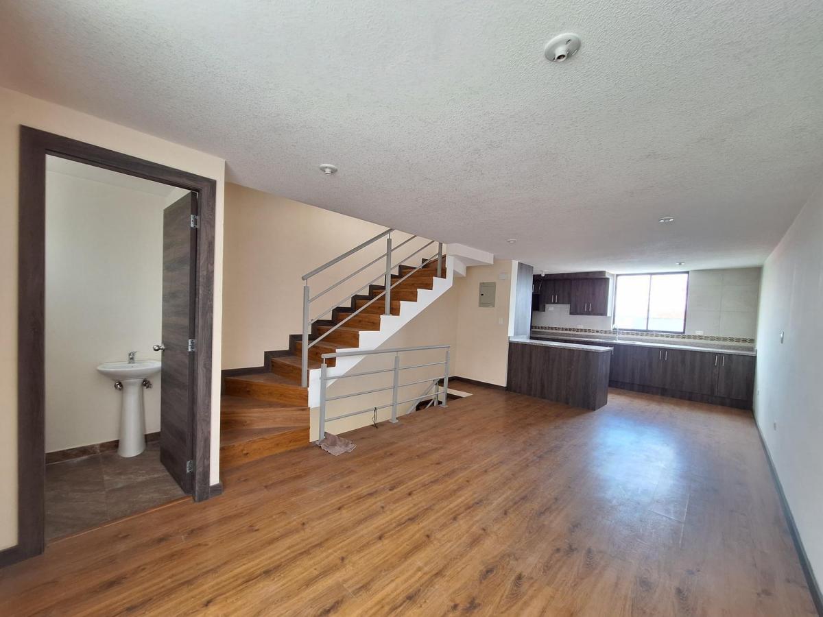 En Venta Amplia Casa, 4 Habitaciones, Basement, Terraza, 2 Parqueaderos, San Isidro del Inca — imagen 9