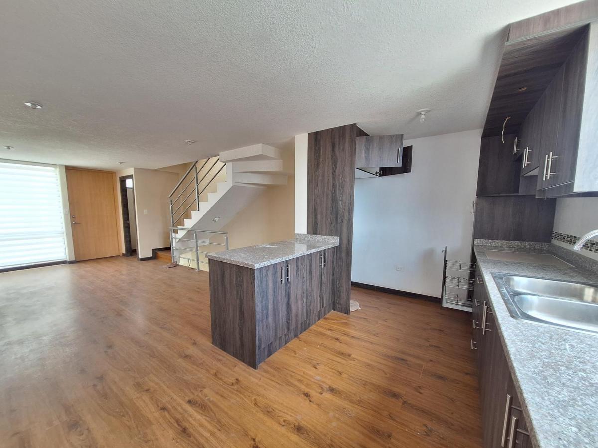 En Venta Amplia Casa, 4 Habitaciones, Basement, Terraza, 2 Parqueaderos, San Isidro del Inca — imagen 5