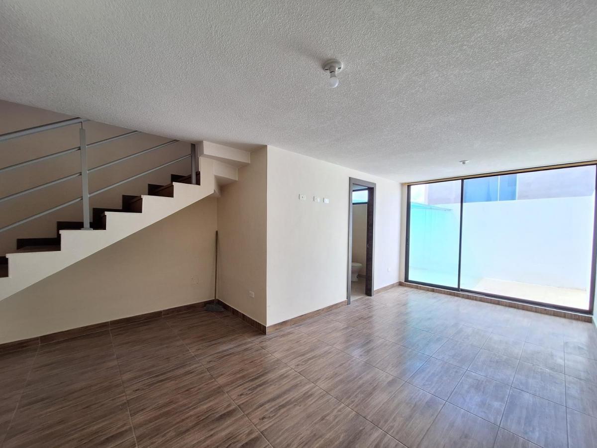 En Venta Amplia Casa, 4 Habitaciones, Basement, Terraza, 2 Parqueaderos, San Isidro del Inca — imagen 2