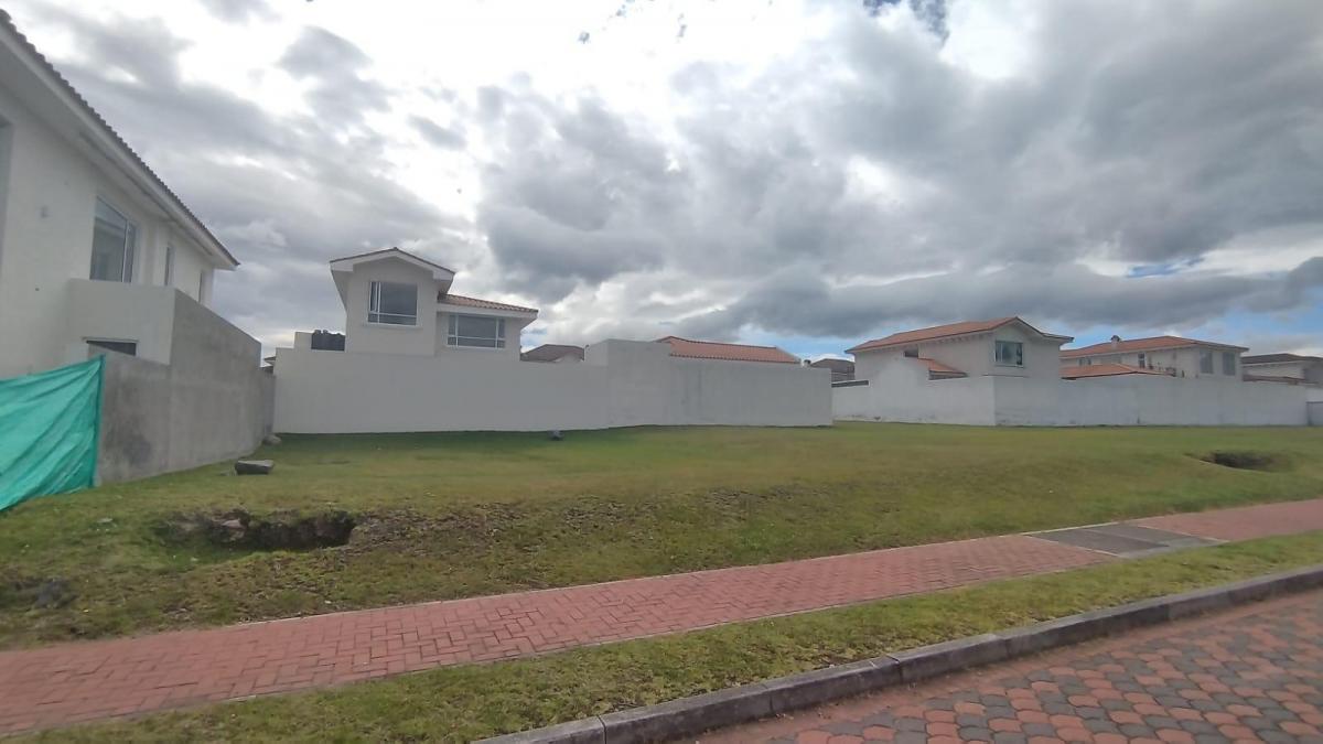 Venta de Hermoso Terreno, 250 m², Urb. Santa Clara, Valle de Los Chillos — imagen 3