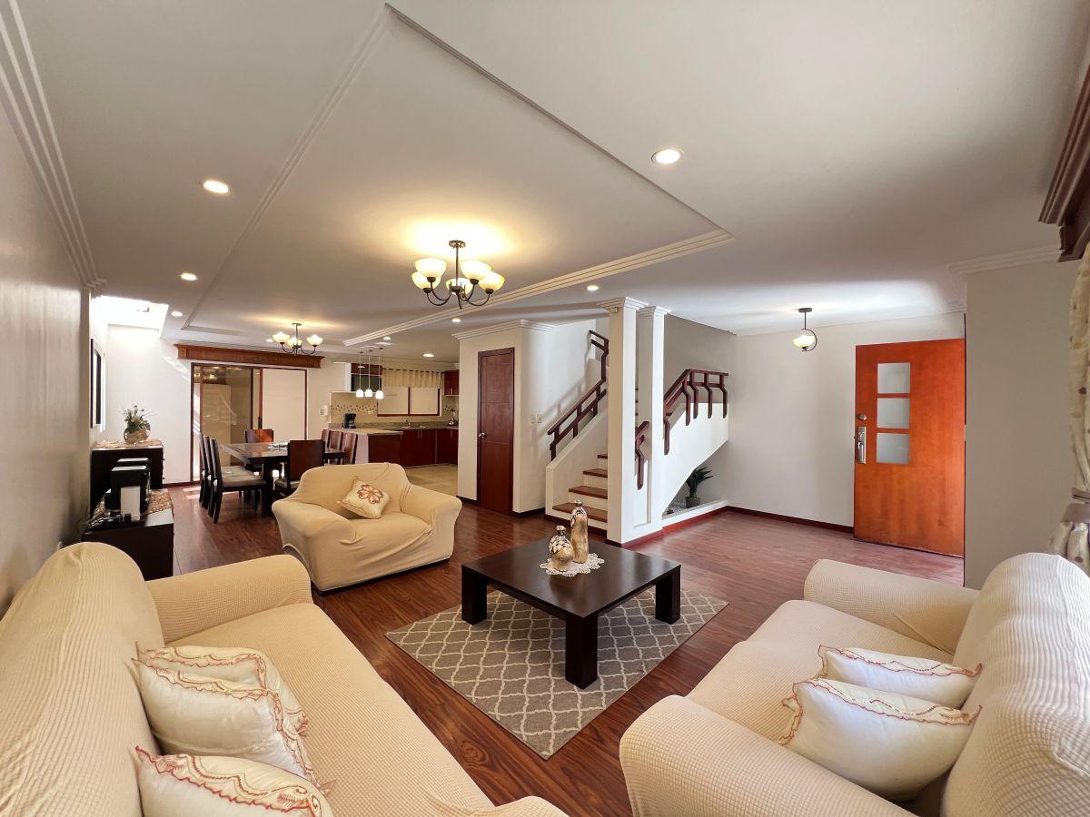 Amplia Casa en Venta en Río Sol – Cuenca, Azuay — imagen 8