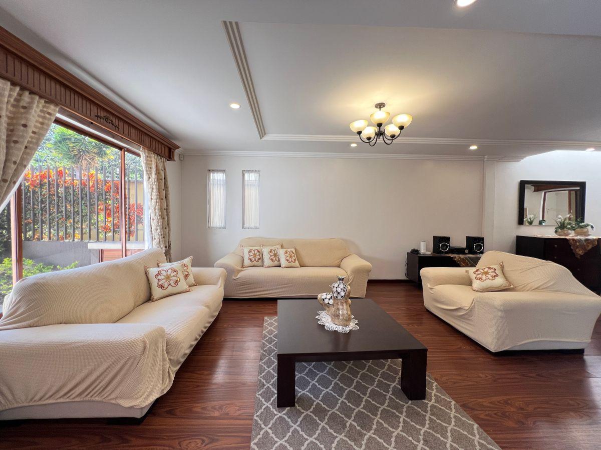 Amplia Casa en Venta en Río Sol – Cuenca, Azuay — imagen 7
