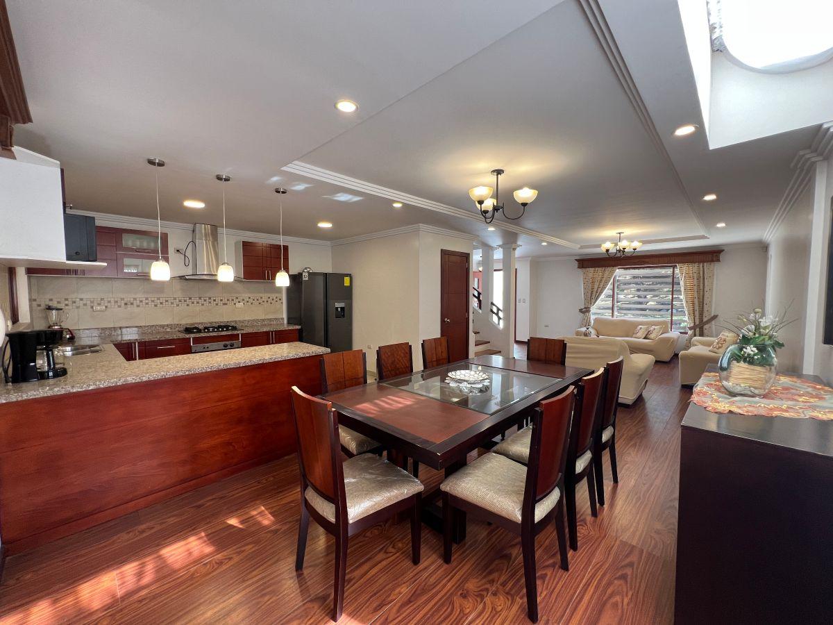 Amplia Casa en Venta en Río Sol – Cuenca, Azuay — imagen 6