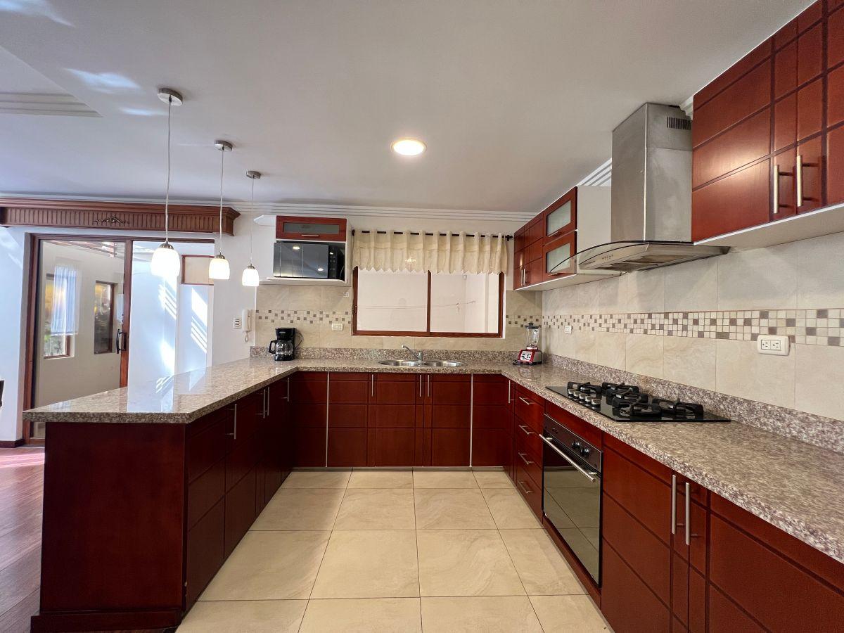 Amplia Casa en Venta en Río Sol – Cuenca, Azuay — imagen 4