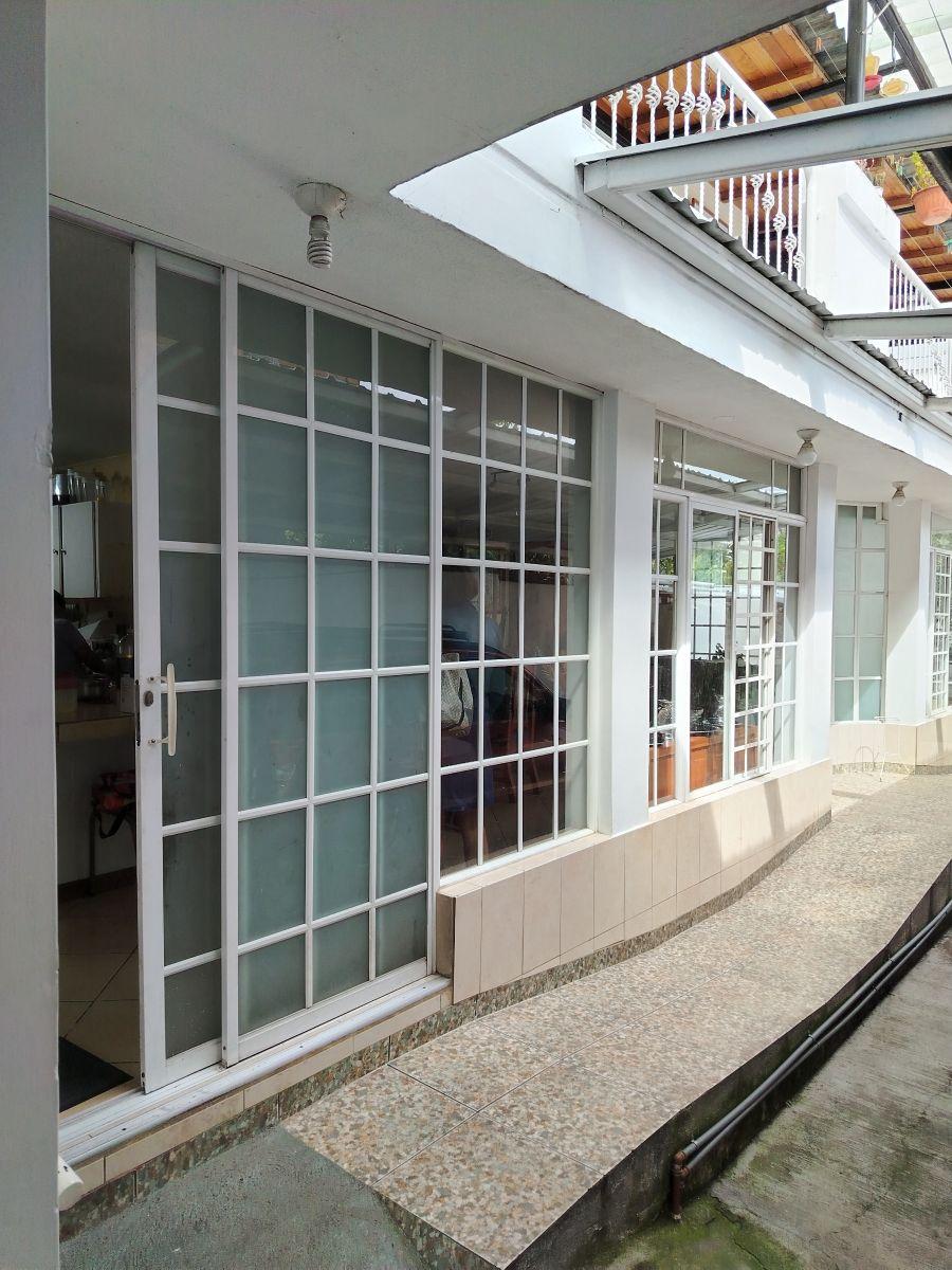 Vendo Casa Rentera de 2 Departamento Una Casa y un Local Sector Conocoto — imagen 7